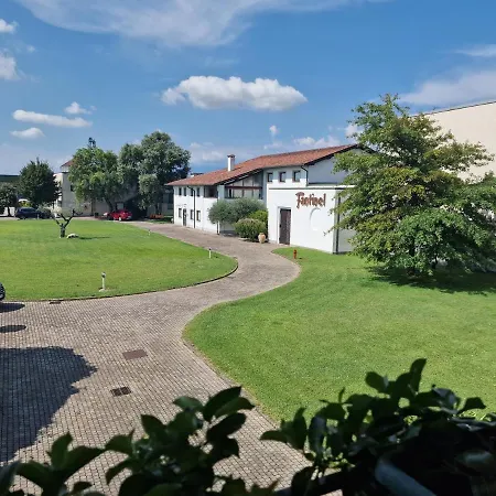 Borgo Tesis ホテル 3*
